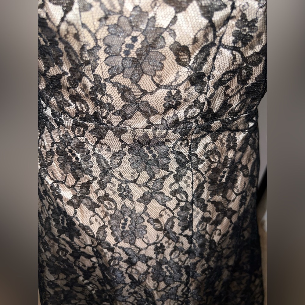 $7 GORGEOUS LACE DRESS SIZE 7/8. $7 IF BUNDLED - Picture 3 of 8